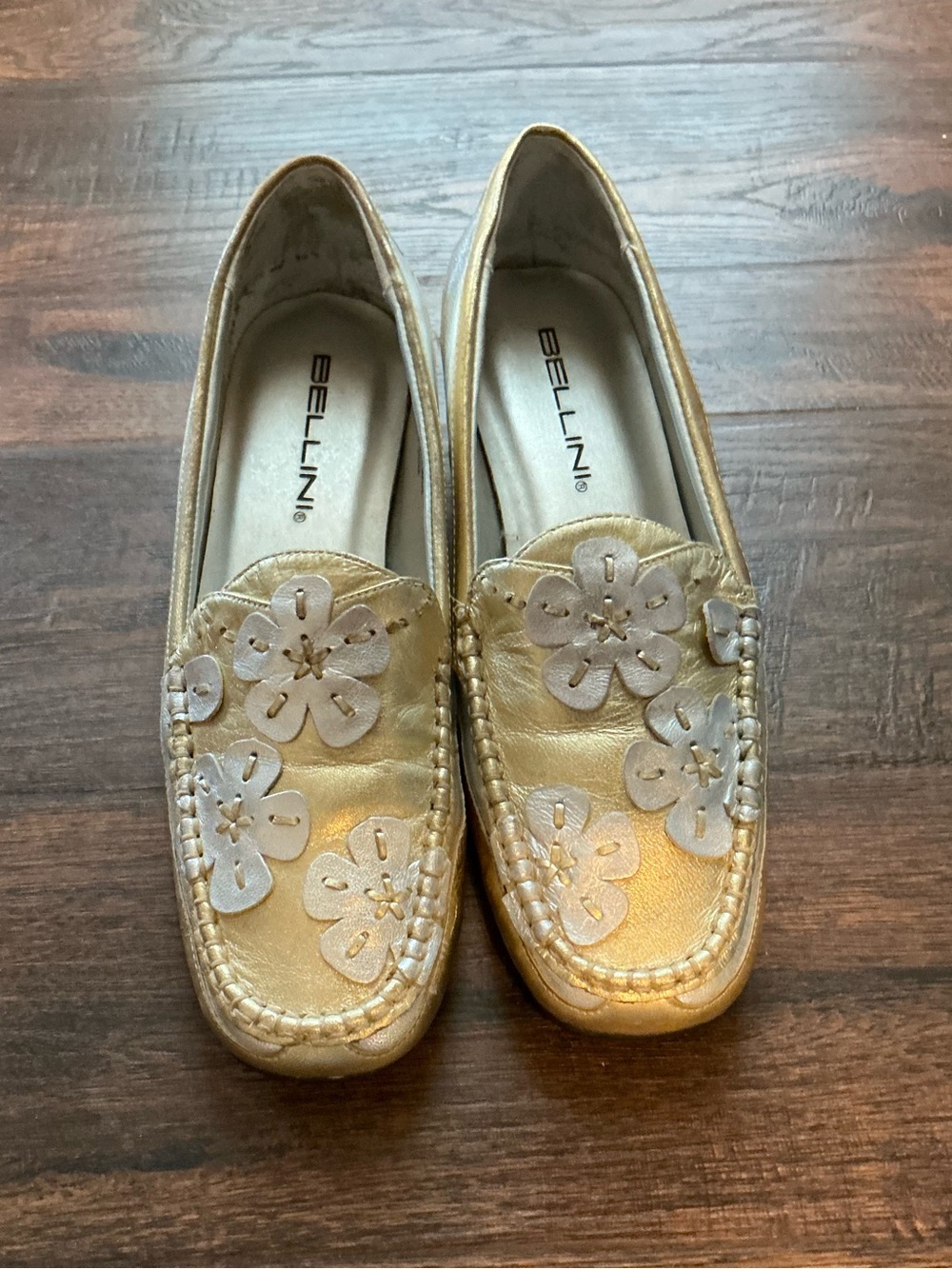 Bellini Adele Metallic Gold Leather Floral Appliqué Loafers Womens size 6.5M